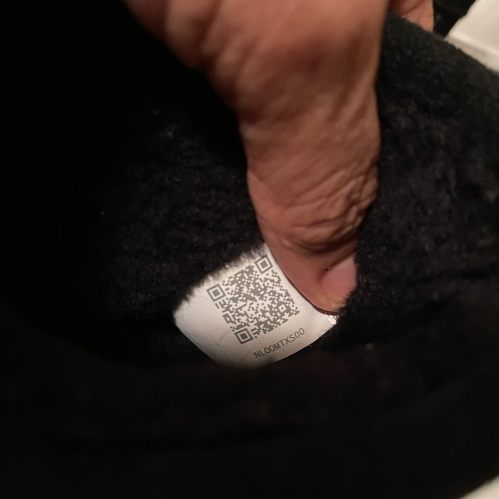 Ugg’s beautiful boots with very unique design - Picture 13 of 14